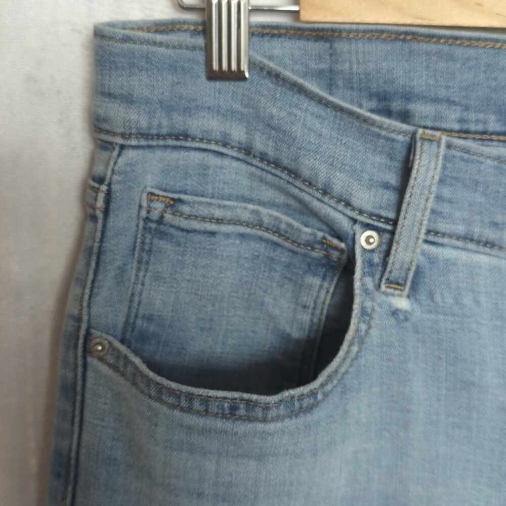 Levi's 724 High Rise Straight Jeans Size 31 - Medium Indigo - Picture 5 of 9